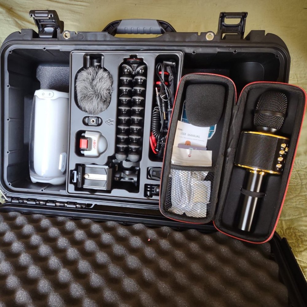 JBL WIRELESS SPEAKER &VLOGGING KIT